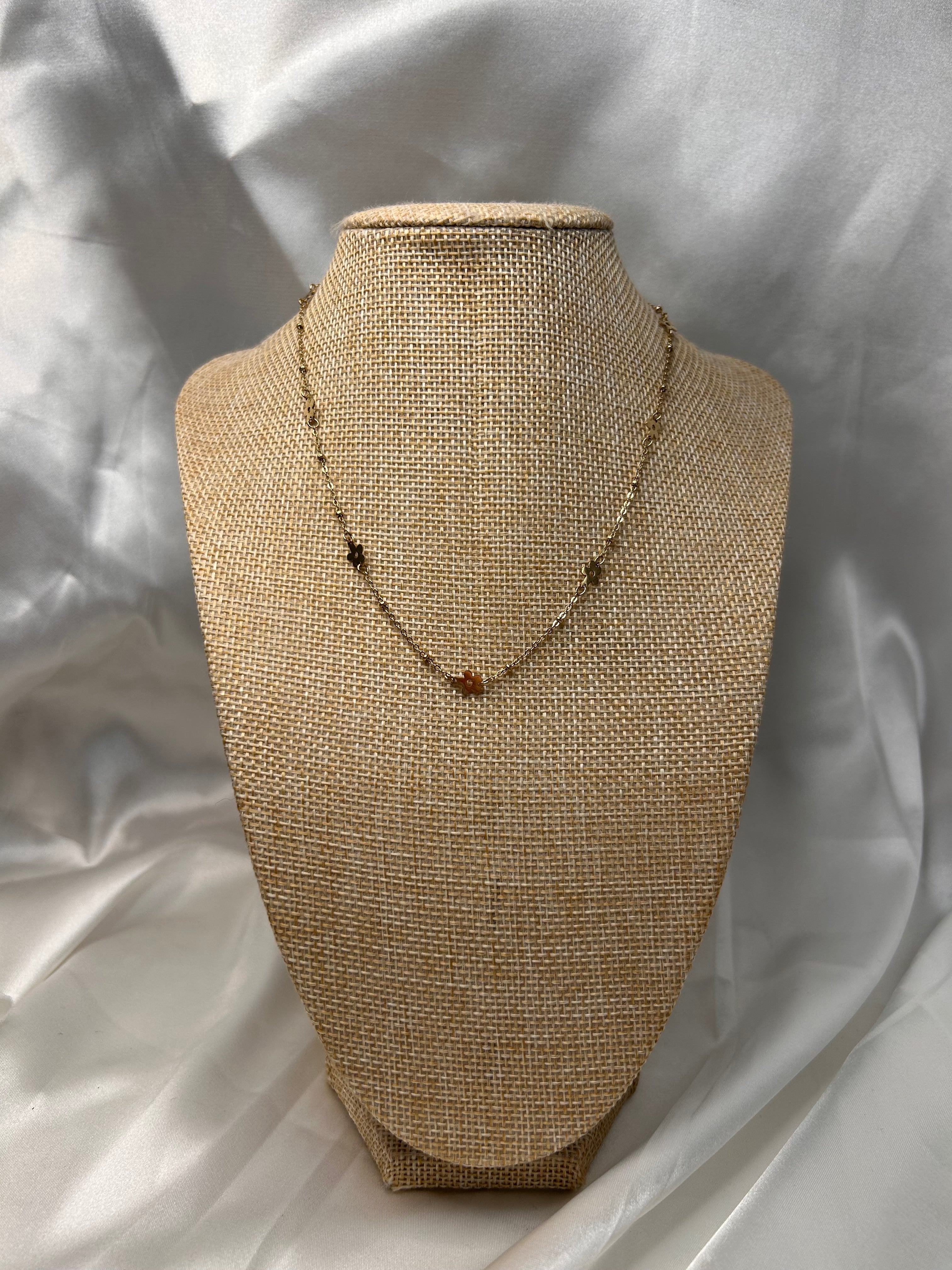COLLIER FLEURS DORÉ