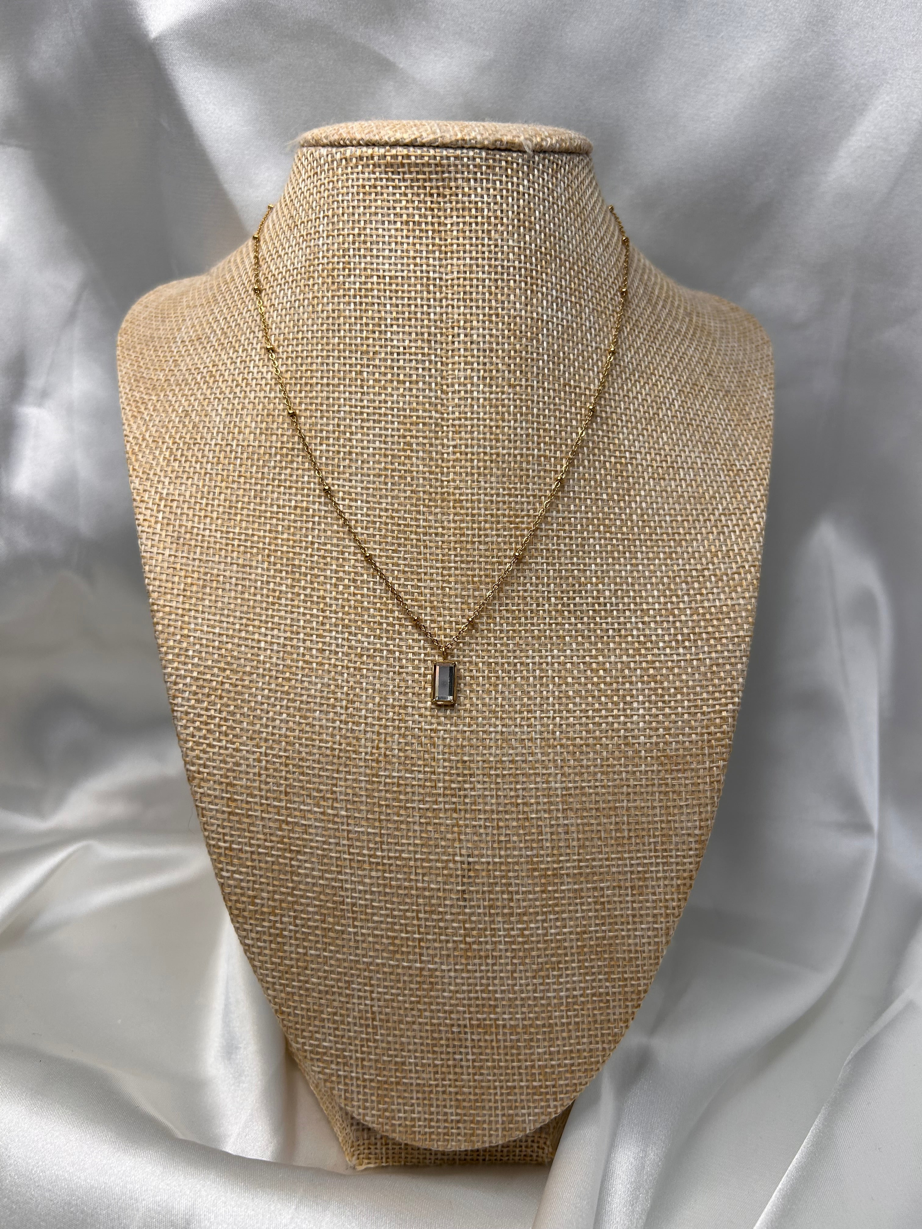 COLLIER PIERRE