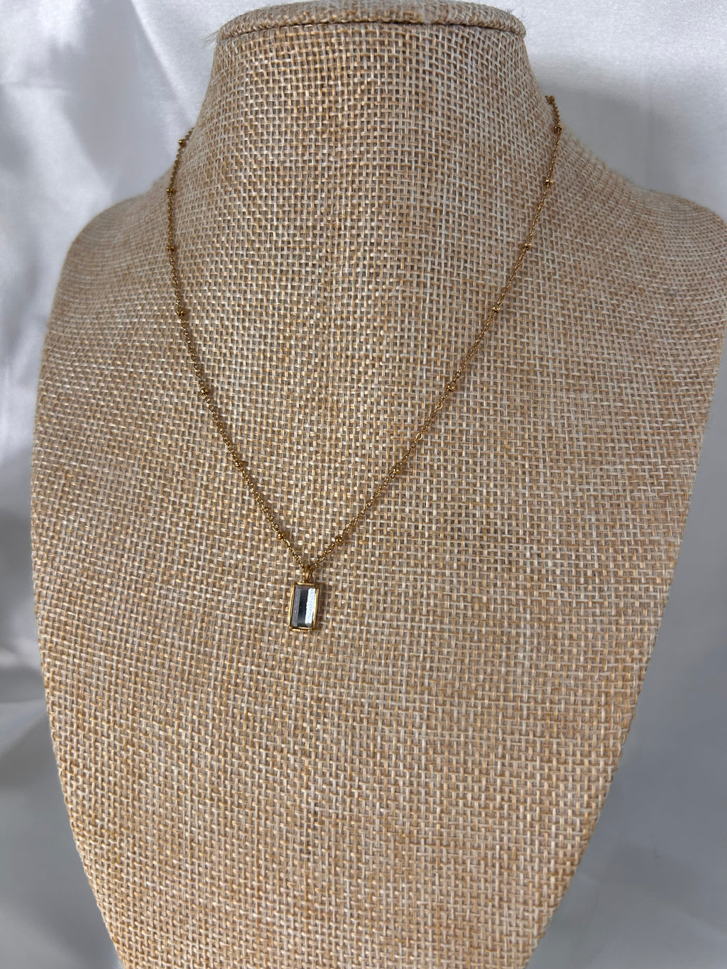 COLLIER PIERRE