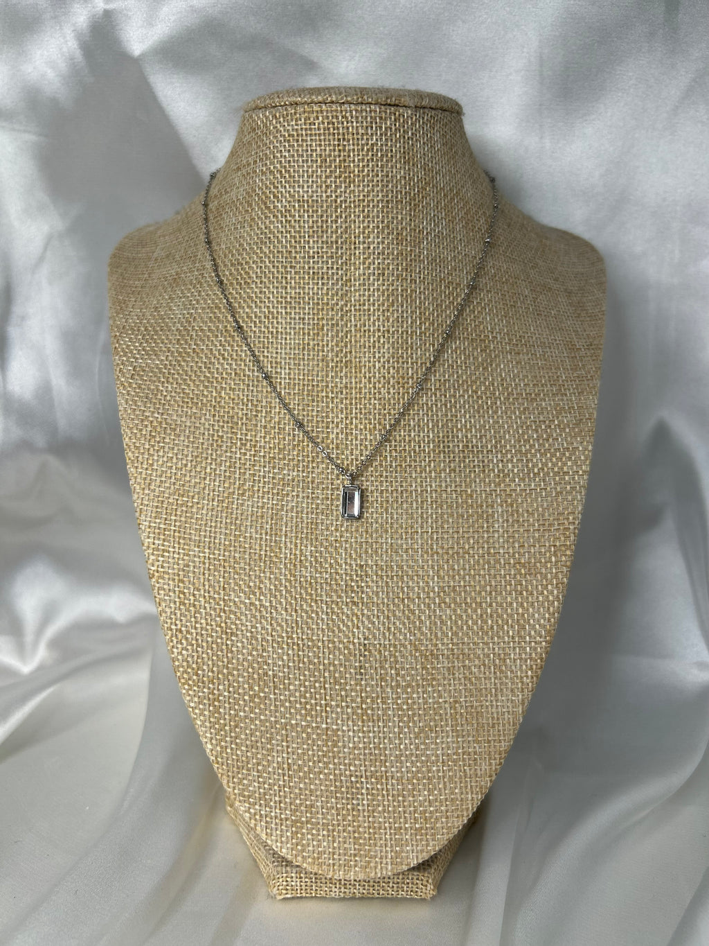COLLIER PIERRE