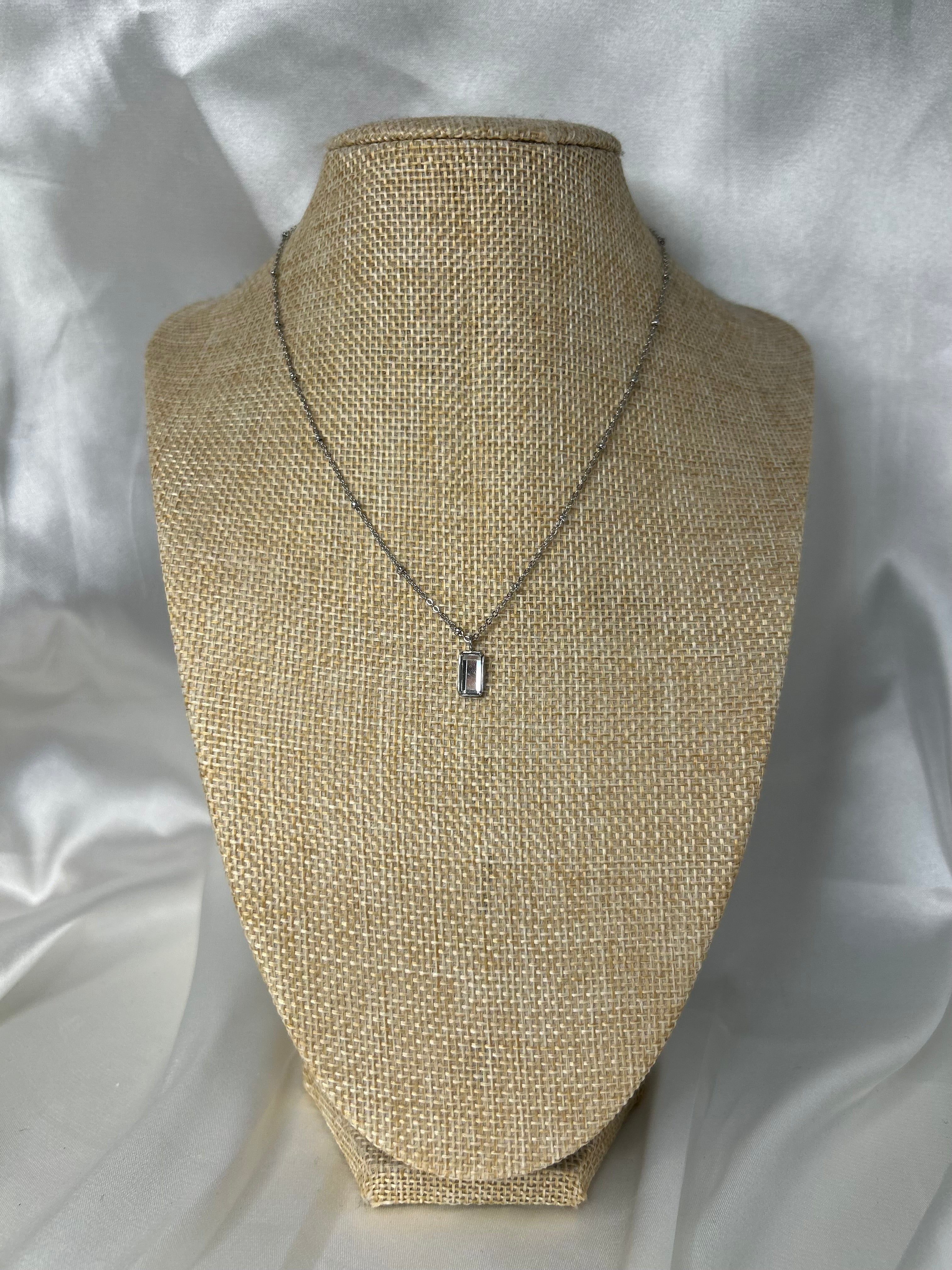 COLLIER PIERRE