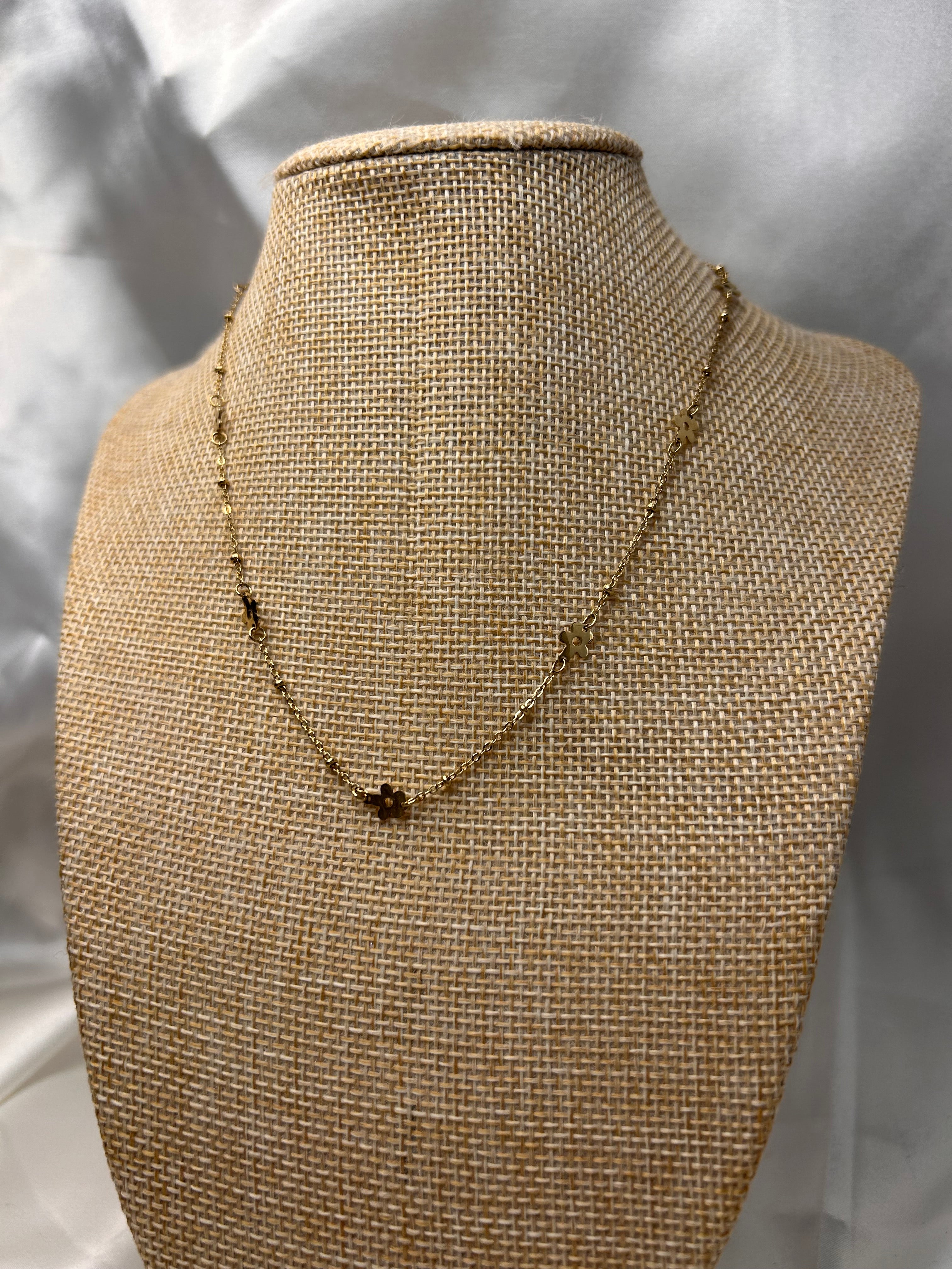 COLLIER FLEURS DORÉ